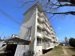 鈴蘭台第１団地　１６号棟の物件外観写真